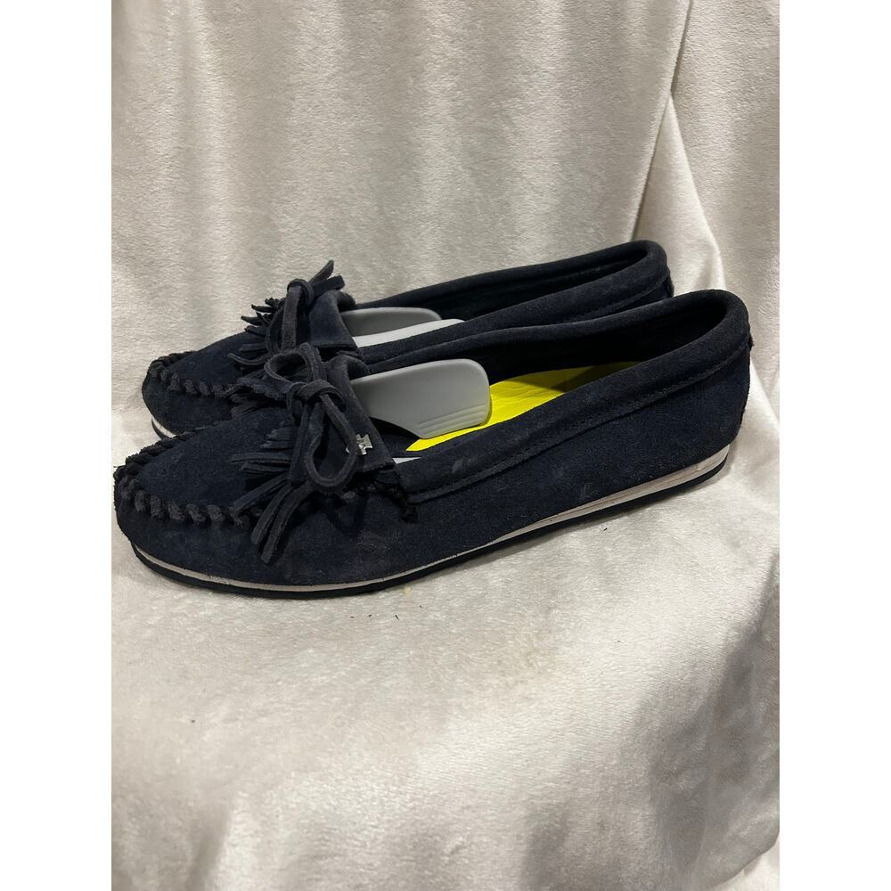 Womens 8.5 Minnitonka navy blue suede loafers